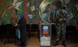 На «выборах» главы ЛНР в Свердловске явку обеспечивали ДТЭК и местный исполком