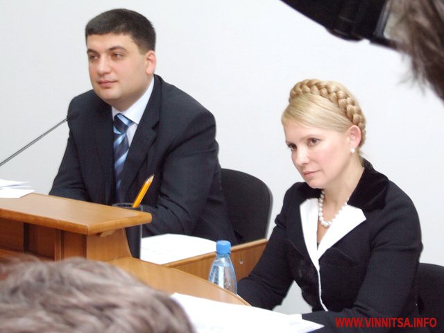 Кабмин Украины оплелся интригами: Тимошенко "сватают" на главу МИД, а Гройсмана в премьеры