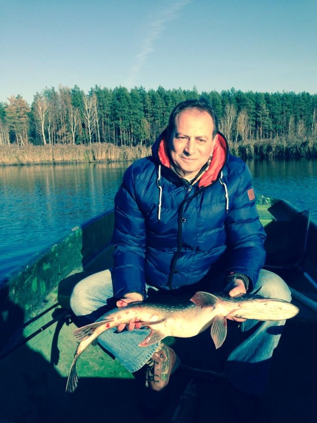 Кому война, а кому рыбалка