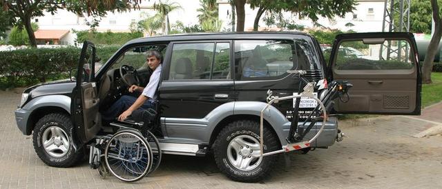 Не дождавшись реакции власти глава водителей-инвалидов Альвард Грабовский обратился к общественности