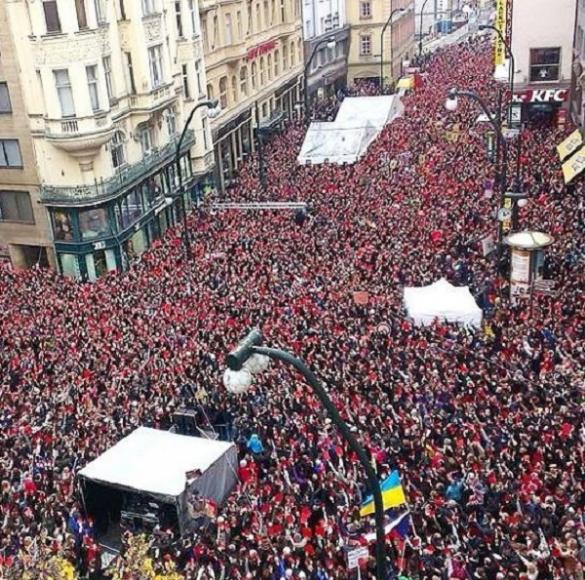 "Мы не хотим быть колонией России", - Прага сегодня, многотысячный митинг (ВИДЕО)