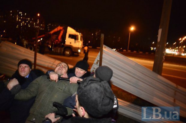 Депутат от УДАРа Киевгорсовета причастен избиенеию протестующих жителей на Осокорках