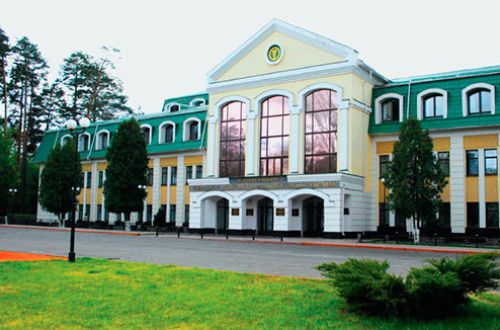 У ректори Податкового університету мітить улюбленець Януковича, який підпадає під люстрацію