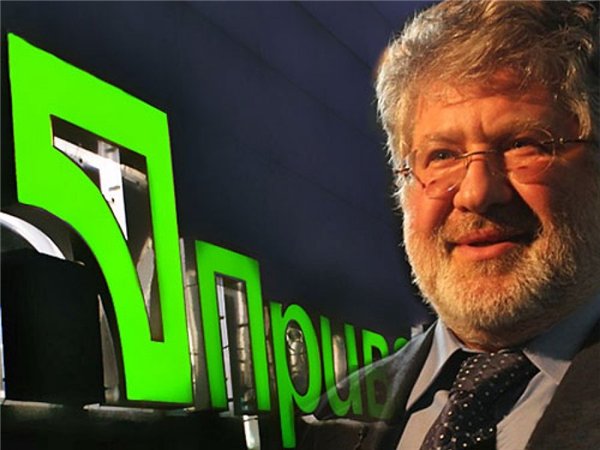 Добряк Коломойский показал детям карточный фокус