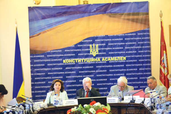 Порошенко ликвидировал созданную Януковичем Конституционную ассамблею