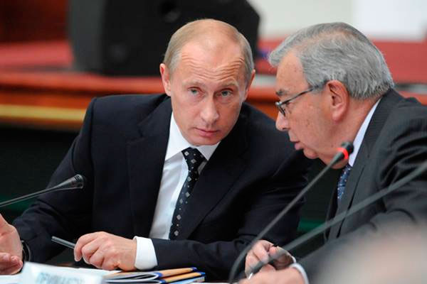 Константин БОРОВОЙ: Путин никого не хочет слышать