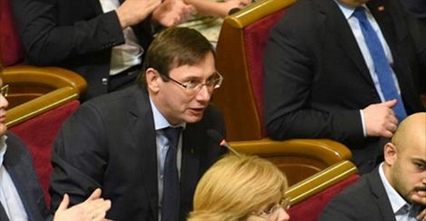 У Порошенко упорно зовут экс-регионалов возглавить регламентный комитет