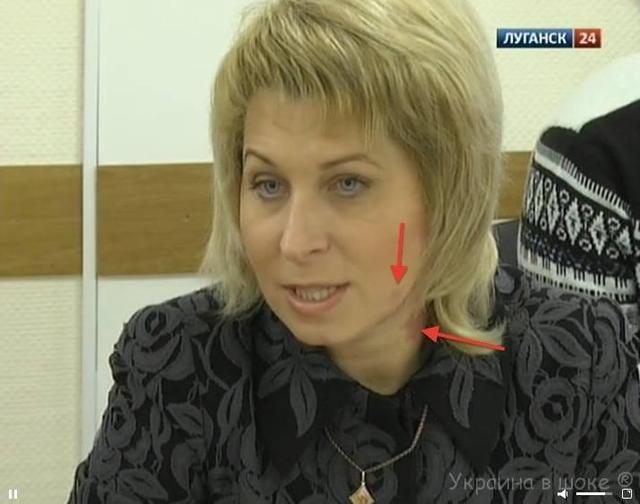 Луганский «министр» Лаптева, обильно украшенная засосами, вещает о культуре. Фотофакт