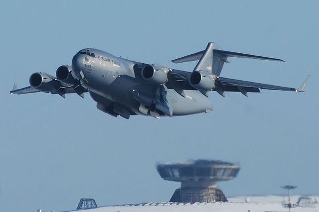 Почему закрыли три украинских аэропорта? Мнения экспертов