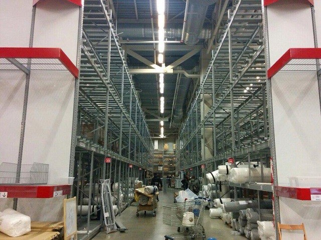 Вторая ночь массового шоппинга в России — пустые полки магазинов