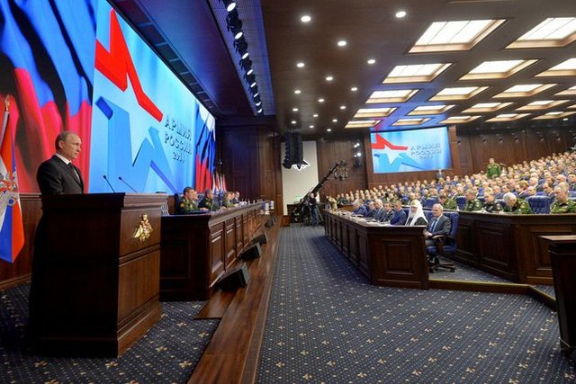 Путин поблагодарил своих военных за «мужество» во время аннексии Крыма