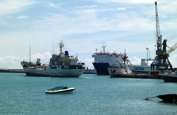 В Феодосии «законсервируют» торговый порт и нефтебазу