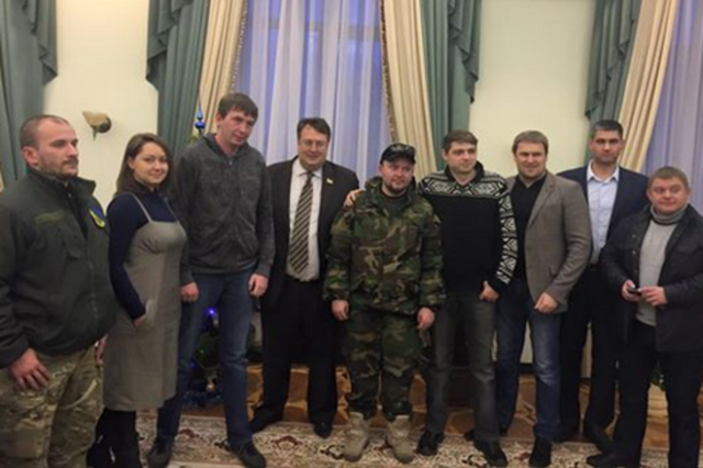 "Айдаровец" Кузя помирился с избитым водителем за чашкой чая и избежал "уголовки"