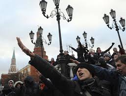 Протестующие в Москве вернулись на Манежную площадь с одеялами и едой