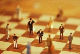 Люстрировать, чтобы остаться. Политическая элита борется за место под солнцем