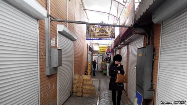 В Крыму парализована работа рынков из-за отсутствия российской регистрации торговцев