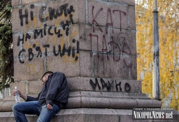 Демонтаж всех памятников советским деятелям будет поддержан на официальном уровне