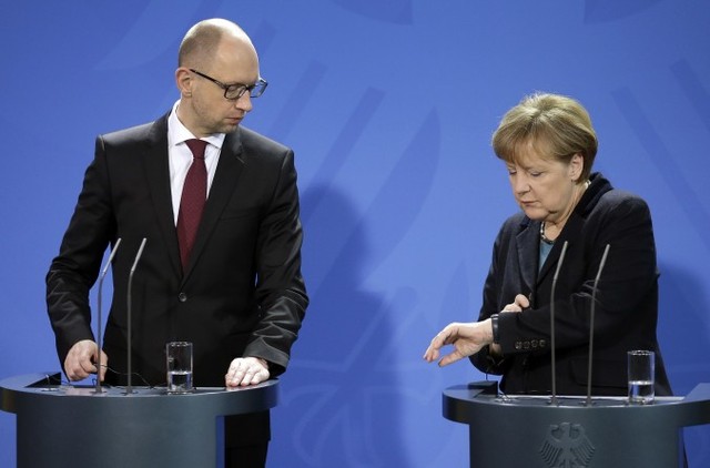 Шоу продолжается! Немецкий журналист довел Яценюка до истерики