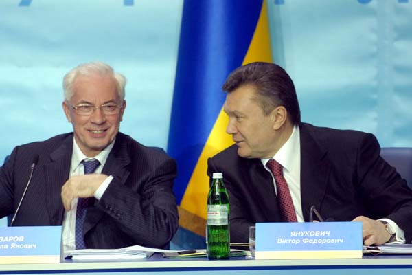 Януковича и Азарова не выдадут Интерполу