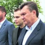 Печерский суд постановил взять Януковича под стражу