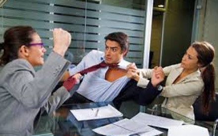 Працівники Львівської ОДА влаштували бійку