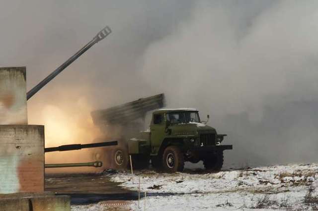 Бойовики порушили режим тиші у Дебальцево, відкривши вогонь із «Градів»