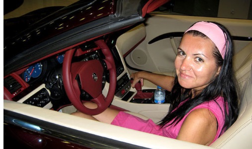 Люстрированная дочь экс-прокурора требует 100 тысяч и новую должность