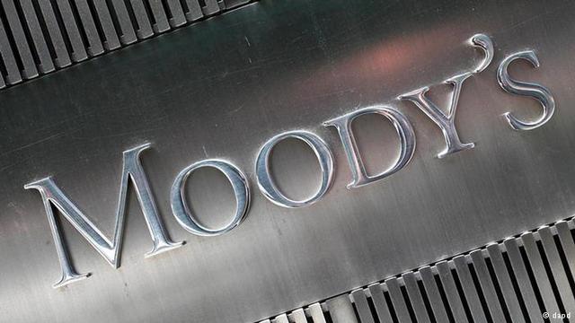 Moody’s понизило рейтинг России до "мусорного" уровня