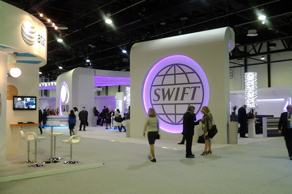 В Европе требуют немедленно отключить Россию от SWIFT за Дебальцево