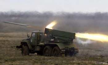 Отведённые боевиками “Грады” “бьют” по позициям ВСУ