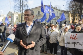 Геращенко предложил способ борьбы с проплаченными митингами