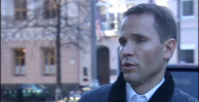 Депутат Деревянко приезжает в Раду на дорогом «Range Rover», и с опозданием