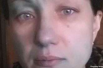 "Это тебе за Новороссию, бандеровка!". В России украинку облили зеленкой