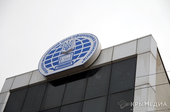 Сергея Аксенова призвали избавить Крым от украинской символики