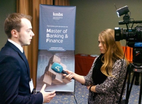 Експерт: в Україні скоро почнуться валютні "гойдалки"