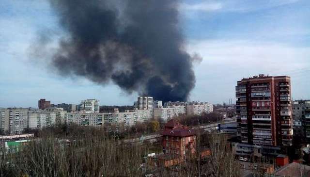 Маріуполь окутала густа чорна хмара диму