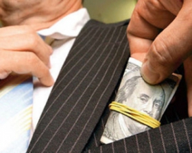 В Харкові за хабар затримали двох чиновників міськради