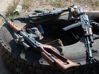 Цены на черном рынке на автомат упали с 30 тысяч до 800 гривен