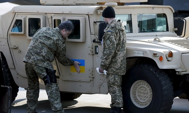 США высадили в Украине новые Humvee