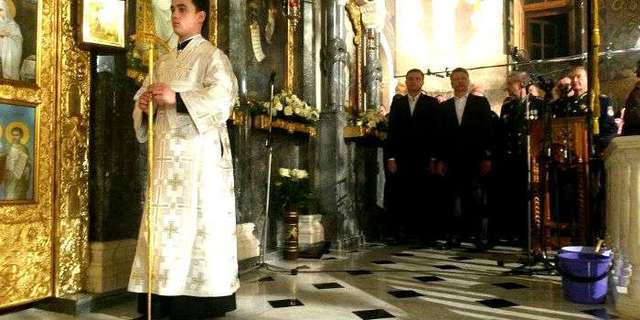 На пасхальне богослужіння завітали Бойко і Льовочкін