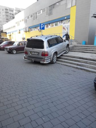 Топ-25 злісних порушників паркування у Львові