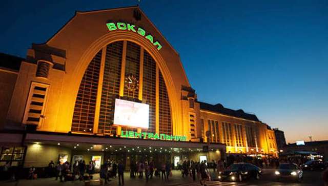 Силовики знайшли сумку з боєприпасами на вокзалі в Києві