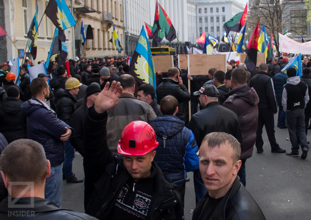 Как Ахметов шахтеров в Киев возил