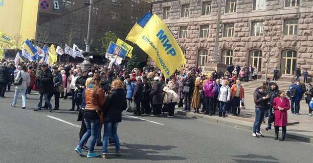 Мітингувальники перекрили Хрещатик