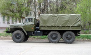 В Луганске замечена новая партия военных «Уралов»