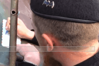 Пишите письма мелким почерком: "Моторола" шлет открытки Обаме - видеофакт