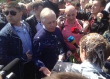 Під час мітингу комуністів на Симоненка хлюпнули кефір