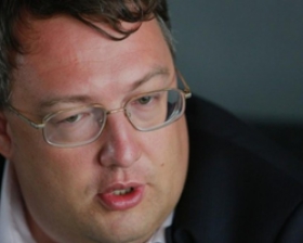 Луценко по Фирташу: займитесь делом, вы - не тролль Геращенко