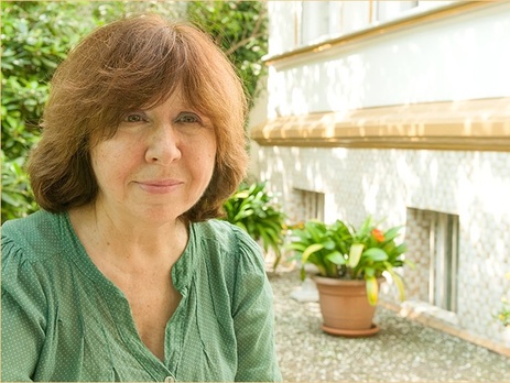 "Мы вдесятером насиловали немецкую двенадцатилетнюю девочку. Боялись только, чтобы наши медсестры не узнали – стыдно". Из запрещенной книги Алексиевич