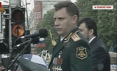 "ПАРАДНЫМ РАСЧЕТОМ ПРОЙДУЩИЕ СЕЙЧАС"